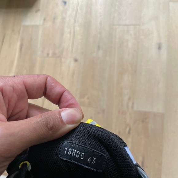 Dior b 22 Yellow and Grey - Picture 3 of 7